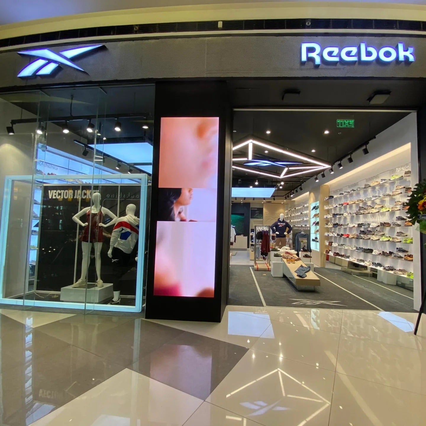 Store Locator Reebok