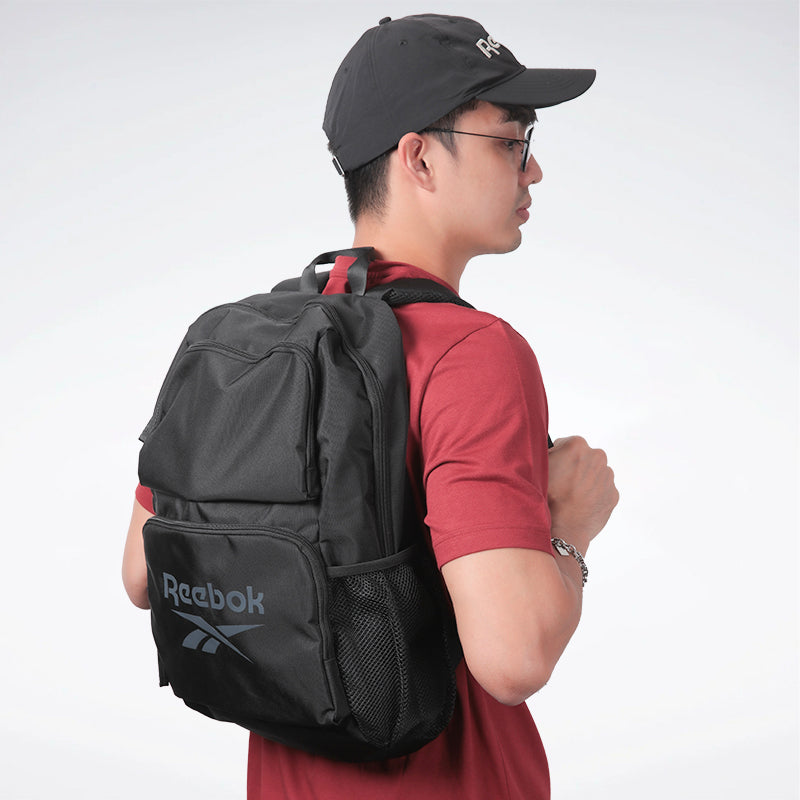 Two front pockets backpack